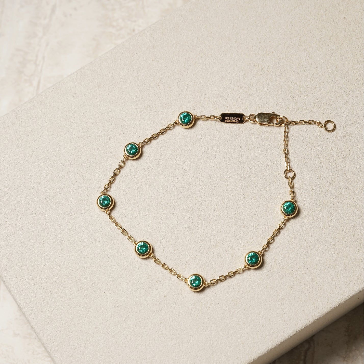 1.01ct Round Emerald, 18K Yellow Gold Bubble Bracelet