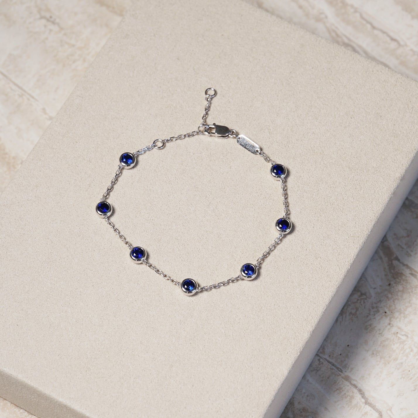 1.62ct Round Lab Sapphire, 18K White Gold Bubble Bracelet