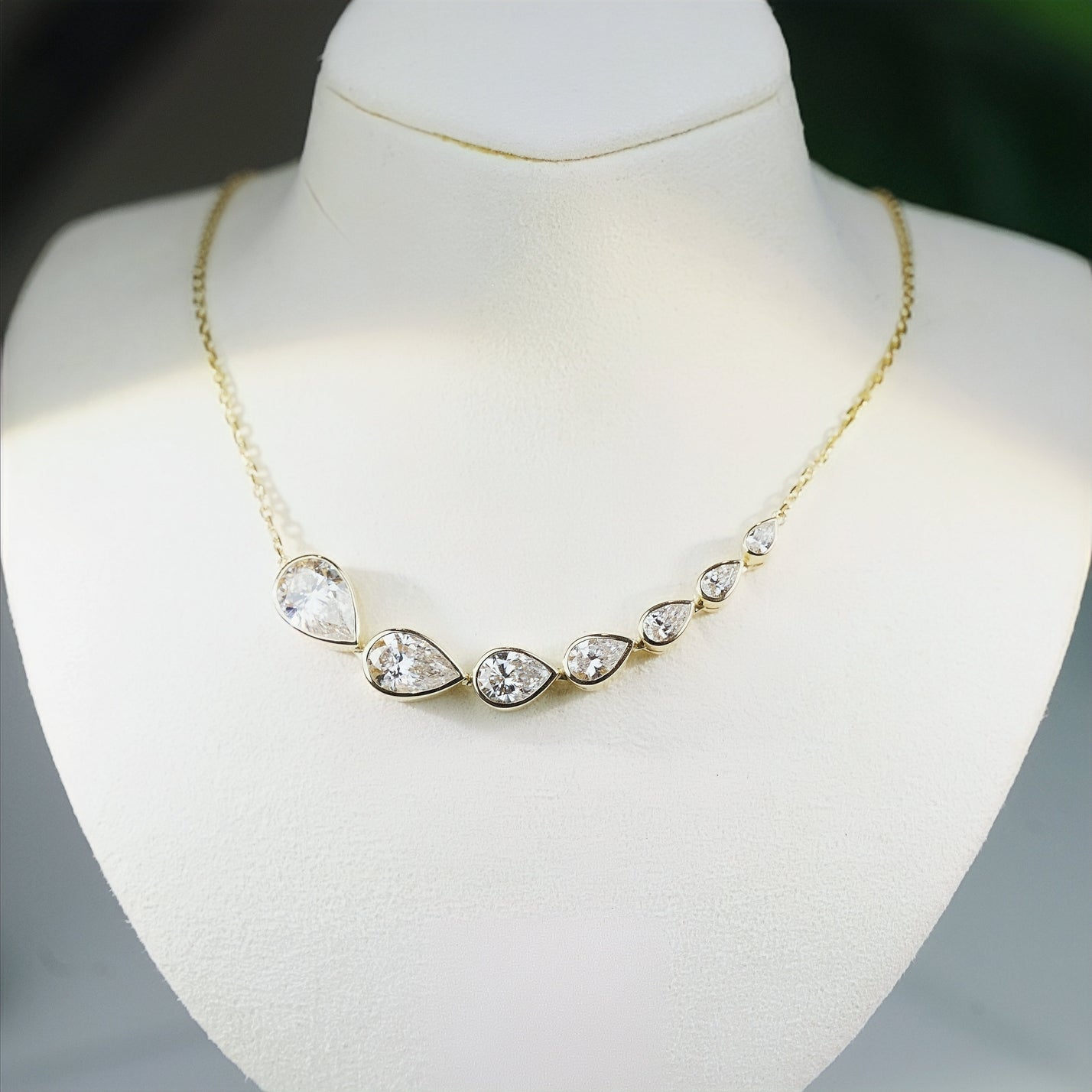 Keanis Signature Pear-Cut Diamond Dewline Necklace