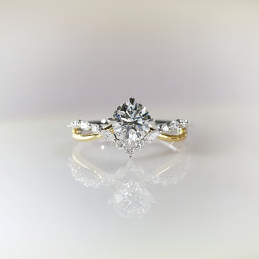 The One, Round Brilliant Diamond Ring with V-shaped Twist Band
